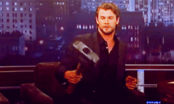 Chris Hemsworth GIF. Gifs Filmsterren Chris hemsworth Reactie Mijn shit 