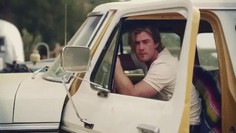 Chris Hemsworth GIF. Kristen stewart Gifs Filmsterren Chris hemsworth Schemering Rij 