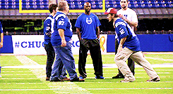Chris Pratt GIF. Tv Gifs Filmsterren Chris pratt Fabelachtig Hair flip Parks and recreation 