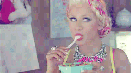 Artiesten Christina aguilera Gifs heerlijk het eten cornflakes 