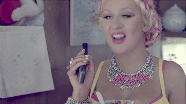 Artiesten Christina aguilera Gifs lachend grinniken 