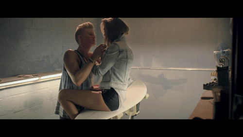 Artiesten Gifs Cody simpson eigenlijk een puppy 