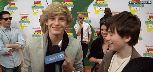 Artiesten Gifs Cody simpson word wakker mooie bruine ogen 