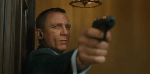 Daniel Craig GIF. James bond Gifs Filmsterren Daniel craig Shirtless Hot guys Casino royale 
