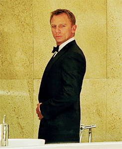Daniel Craig GIF. Bioscoop James bond Gifs Filmsterren Daniel craig 007 