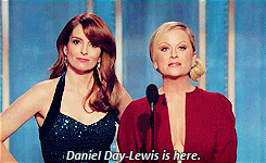 Tina Fey GIF. Humor Gifs Filmsterren Amy poehler Tina fey Et Golden globes Daniel day lewis 