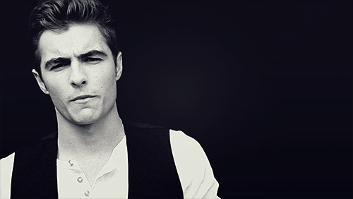 Dave Franco GIF. Beroemdheden Gifs Filmsterren Dave franco Heet Zwart en wit 