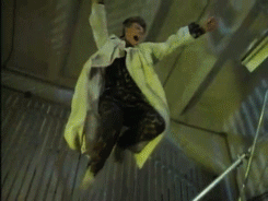David Bowie GIF. Beroemdheden Artiesten Gifs David bowie Fotoset Muziekvideo Mick jagger Dansen in de straat 