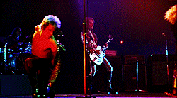 David Bowie GIF. Beroemdheden Artiesten Gifs David bowie &amp;#39;80 Mick jagger Dansen in de straat 