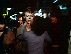 David Bowie GIF. Beroemdheden Artiesten Gifs David bowie 90s Fotoset Springen ze zeggen 