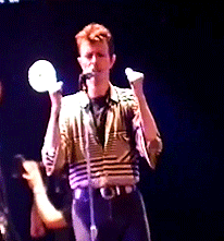 David Bowie GIF. Artiesten Gifs David bowie Lachend 