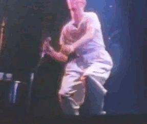 David Bowie GIF. Beroemdheden Artiesten Gifs David bowie Fotoset Muziekvideo Mick jagger Dansen in de straat 