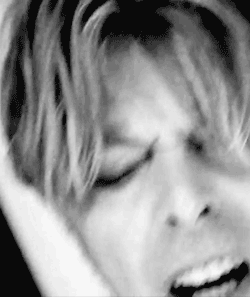 David Bowie GIF. Artiesten Gifs David bowie Rebel rebel Diamanten honden 