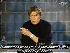 David Bowie GIF. Beroemdheden Artiesten Gifs David bowie Fotoset Muziekvideo Mick jagger Dansen in de straat 