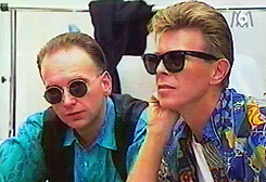 David Bowie GIF. Artiesten Dave Flirten Zonnebril Gifs David bowie 90s Swag 