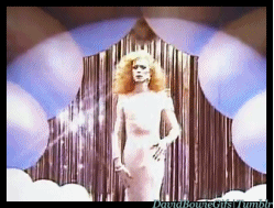 David Bowie GIF. Beroemdheden Artiesten Gifs David bowie &amp;#39;80 Mick jagger Dansen in de straat 