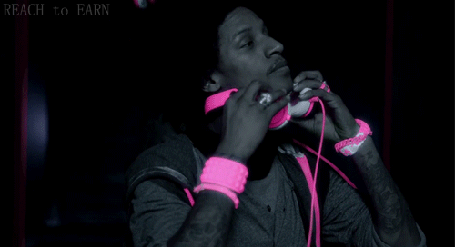 Artiesten David Gifs David guetta les tweeling fatemh beats by dre werken hard play hard 