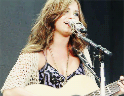 Britney Spears GIF. Artiesten Britney spears Demi lovato Britney Gifs Lachend De x factor X factor X factor ons The x 