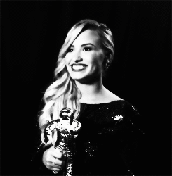 Britney Spears GIF. Artiesten Britney spears Demi lovato Tv Britney Gifs Glimlach De x factor Xfactor X facto 
