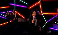 Selena Gomez GIF. Artiesten Demi lovato Selena gomez Gifs Semi Programa de proteo para princesas 