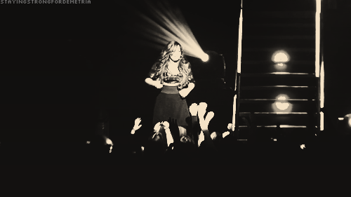 Artiesten demi Demi lovato Gifs Kelly rowland x factor x factor usa Simon Cowell Paulina Rubio 