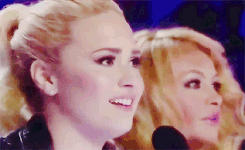 Selena Gomez GIF. Artiesten Demi lovato Selena gomez Gifs Semi Programa de proteo para princesas 
