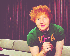 Ed Sheeran GIF. Artiesten Gifs Ed sheeran Ophalen Schouderophalend 