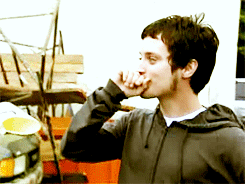 Elijah Wood GIF. Elijah wood Gifs Filmsterren Ondertitels Wilfred 