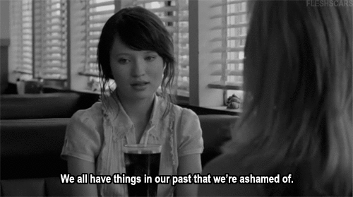 Elizabeth Banks GIF. Gifs Filmsterren Elizabeth banks Beschaamd Verleden Emily browning De ongenode 
