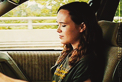 Ellen Page GIF. Boos Film Gifs Filmsterren Ellen page Gevecht Whip it Duw Hit 