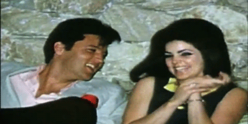Artiesten Elvis Zanger Gifs Elvis presley lachend rock en roll Pressley 