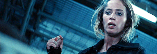 Tom Cruise GIF. Gifs Filmsterren Tom cruise Emily blunt Edge of tomorrow Live sterven repeat Rita vrataski 