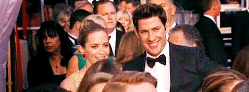 Tom Cruise GIF. Gifs Filmsterren Tom cruise Emily blunt Edge of tomorrow Alles wat je nodig hebt is te doden Eindeloze 