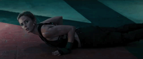 Tom Cruise GIF. Gifs Filmsterren Tom cruise Emily blunt Edge of tomorrow Alles wat je nodig hebt is te doden Eindeloze 