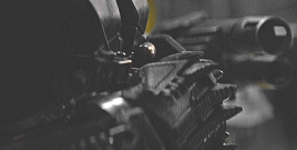 Tom Cruise GIF. Gifs Filmsterren Tom cruise Emily blunt Edge of tomorrow Live sterven repeat Rita vrataski 