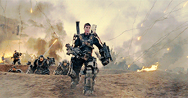 Tom Cruise GIF. Gifs Filmsterren Tom cruise Emily blunt Edge of tomorrow 