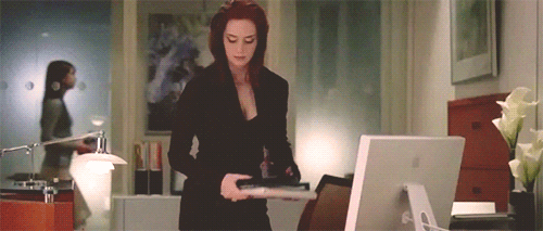 Tom Cruise GIF. Gifs Filmsterren Tom cruise Emily blunt Edge of tomorrow Live sterven repeat Rita vrataski 