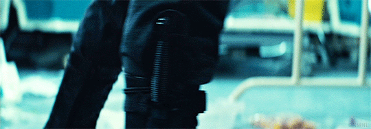 Tom Cruise GIF. Gifs Filmsterren Tom cruise Emily blunt Edge of tomorrow Live sterven repeat Rita vrataski 