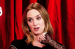 Tom Cruise GIF. Gifs Filmsterren Tom cruise Emily blunt Edge of tomorrow Doug liman 2015 films 