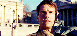 Tom Cruise GIF. Gifs Filmsterren Tom cruise Emily blunt Edge of tomorrow Live sterven repeat Rita vrataski 