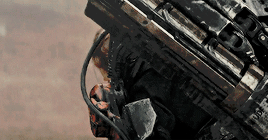 Tom Cruise GIF. Gifs Filmsterren Tom cruise Emily blunt Edge of tomorrow Doug liman 2015 films 
