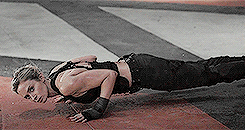 Tom Cruise GIF. Gifs Filmsterren Tom cruise Emily blunt Edge of tomorrow Alles wat je nodig hebt is te doden Eindeloze 
