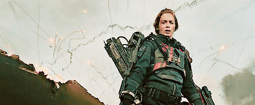 Tom Cruise GIF. Gifs Filmsterren Tom cruise Emily blunt Edge of tomorrow Live sterven repeat Rita vrataski Onthoud de 