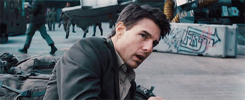 Tom Cruise GIF. Gifs Filmsterren Tom cruise Emily blunt Edge of tomorrow Live sterven repeat Rita vrataski 
