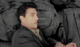 Tom Cruise GIF. Gifs Filmsterren Tom cruise Emily blunt Edge of tomorrow Live sterven repeat Rita vrataski Onthoud de 