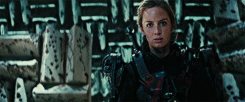 Tom Cruise GIF. Gifs Filmsterren Tom cruise Emily blunt Edge of tomorrow Live sterven repeat Rita vrataski Onthoud de 