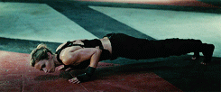 Tom Cruise GIF. Gifs Filmsterren Tom cruise Emily blunt Edge of tomorrow Live sterven repeat Rita vrataski Onthoud de 