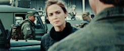 Tom Cruise GIF. Bioscoop Gifs Filmsterren Tom cruise  Filmedit Alle Emily blunt Edge of tomorrow Live sterven repeat 