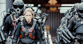 Tom Cruise GIF. Gifs Filmsterren Tom cruise Emily blunt Edge of tomorrow Live sterven repeat Rita vrataski Alles wat j 
