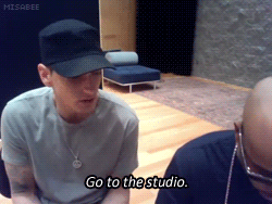 Eminem GIF. Artiesten Eminem Rihanna Gifs The monster 